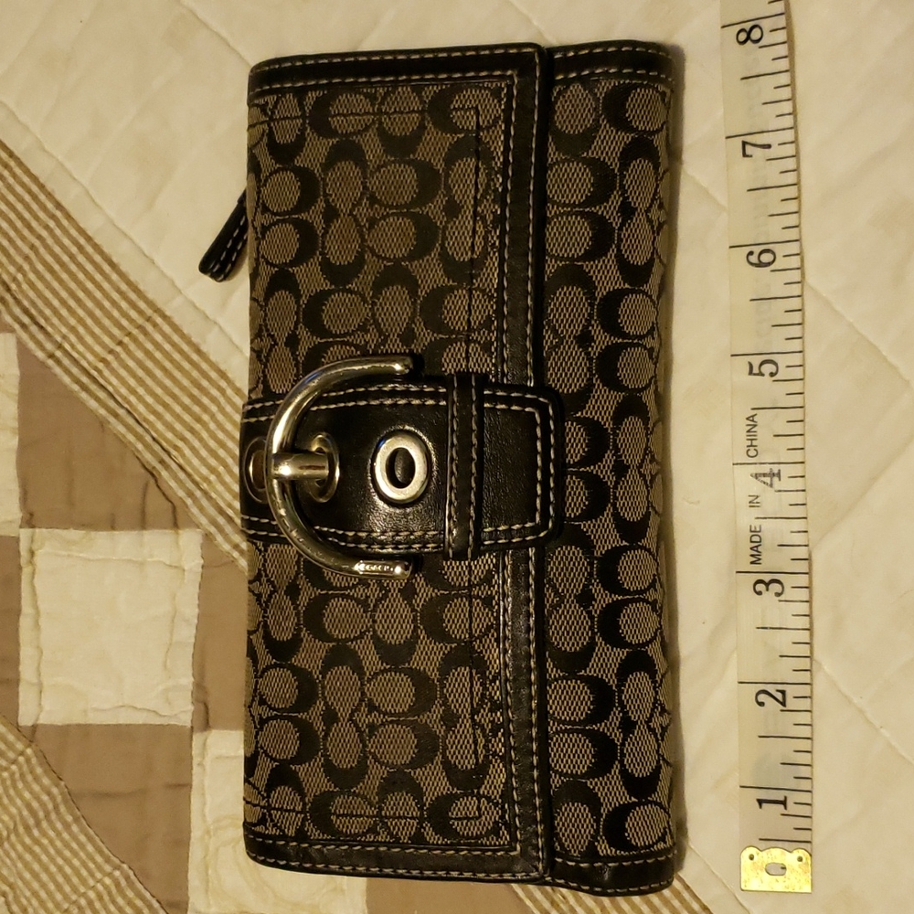 Vintage Coach wallet.  Great condition. Plenty of space for cards, coin cash